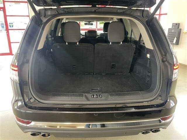 Used 2023 Lincoln Aviator AWD image 32