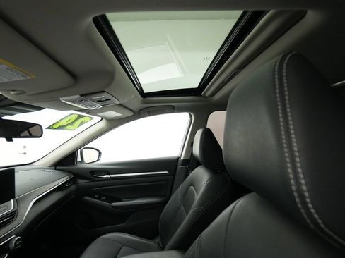 Used 2024 Nissan Altima 2.5 SL AWD/4WD image 16
