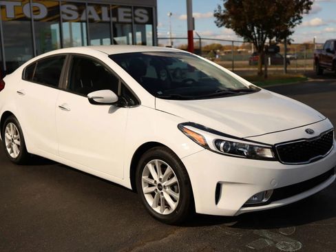 Used 2017 Kia Forte S w/ S Technology Package image 3