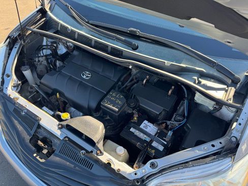 Used 2013 Toyota Sienna LE image 23