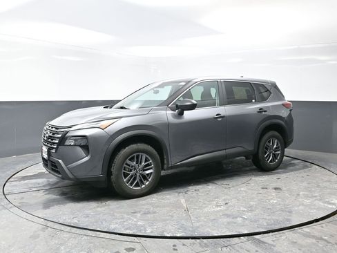 Used 2024 Nissan Rogue S image 10