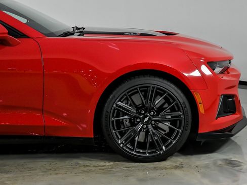 Used 2018 Chevrolet Camaro ZL1 RWD image 15