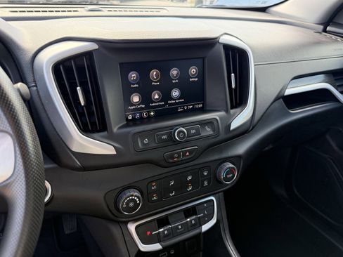 Used 2024 GMC Terrain SLE image 19