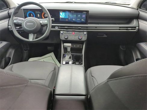Used 2025 Hyundai Tucson SE image 17