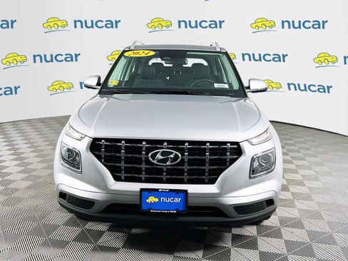 Used 2024 Hyundai Venue SEL FWD image 2