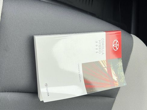 Used 2025 Toyota Corolla LE w/ LE Premium Package image 19