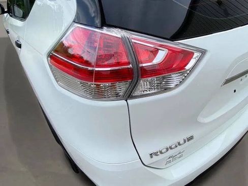 Used 2016 Nissan Rogue S AWD/4WD image 12