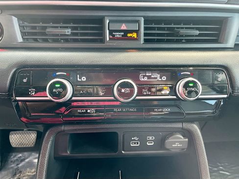 Used 2025 Honda Pilot EX-L image 15