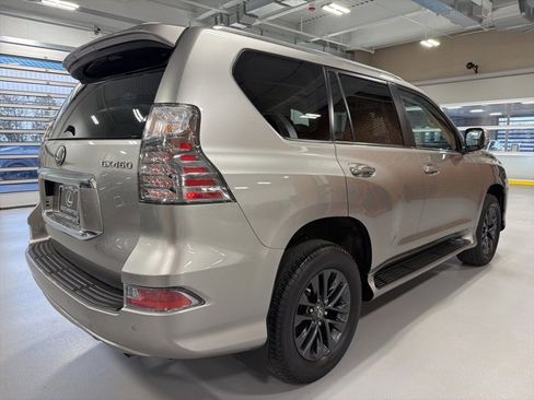 Used 2023 Lexus GX 460 Premium w/ Premium Package image 7