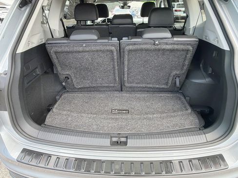 Used 2023 Volkswagen Tiguan SE w/ Panoramic Sunroof Package FWD image 12