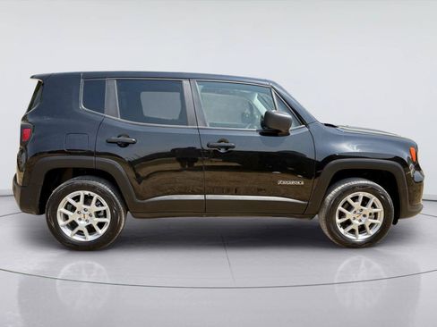 Used 2023 Jeep Renegade Latitude AWD/4WD image 2