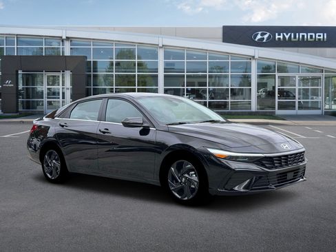 New 2026 Hyundai Elantra SEL Sport FWD image 10