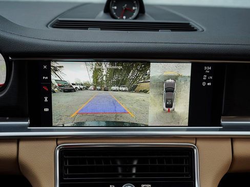 Used 2022 Porsche Panamera Platinum Edition image 32