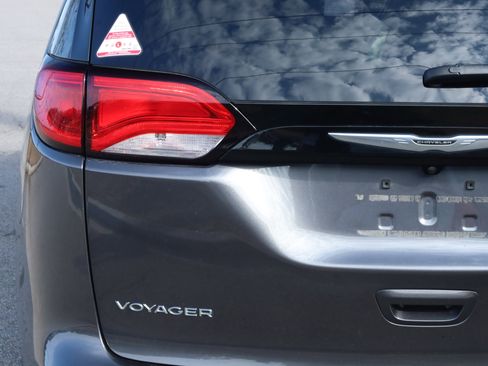 Used 2023 Chrysler Voyager LX image 20