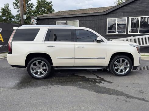 Used 2015 Cadillac Escalade Luxury image 8