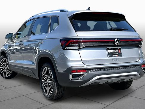 New 2026 Volkswagen Taos SE FWD image 12