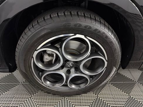 Used 2025 Alfa Romeo Tonale AWD/4WD image 11