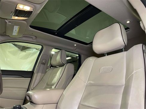 Used 2018 Jeep Grand Cherokee Overland image 19