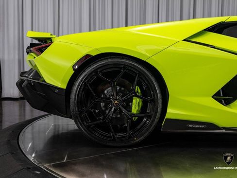 Used 2024 Lamborghini Revuelto image 34