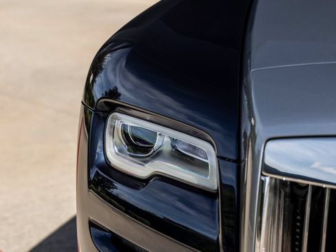 Used 2016 Rolls-Royce Dawn RWD image 24