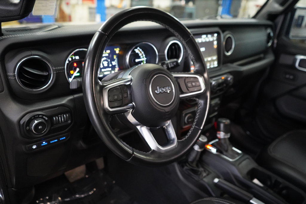 Used 2022 Jeep Wrangler Unlimited Sahara AWD/4WD image 18