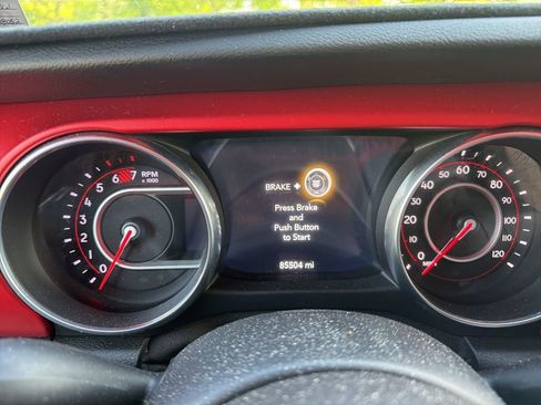 Used 2018 Jeep Wrangler Rubicon AWD/4WD image 12