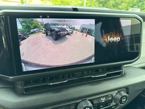 Used 2024 Jeep Wrangler Unlimited w/ Convenience Group AWD/4WD image 11