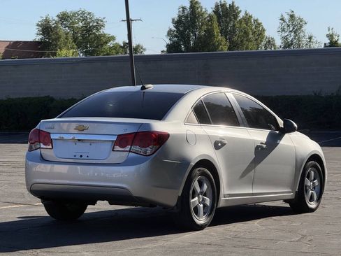 Used 2016 Chevrolet Cruze LT w/ Technology Package FWD image 5