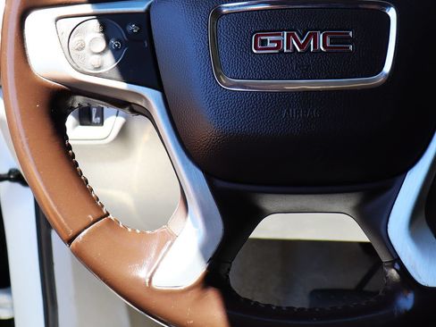 Used 2020 GMC Acadia SLT w/ LPO, Cargo Package FWD image 55