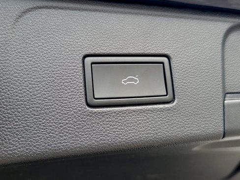 Used 2024 Volkswagen Atlas SE FWD image 12