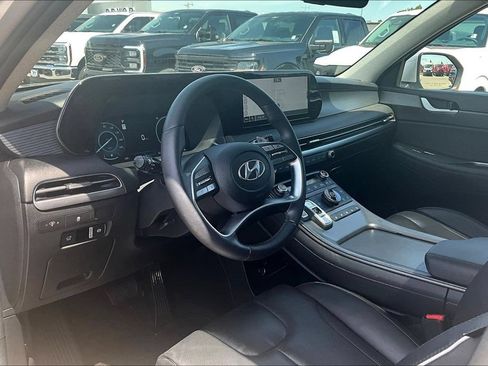 Used 2024 Hyundai Palisade Limited FWD image 13