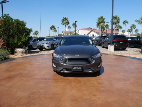 Used 2019 Ford Fusion SE image 6