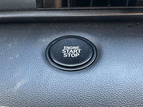 Used 2025 Hyundai Elantra Sport image 28