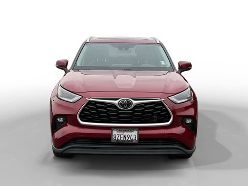 Used 2021 Toyota Highlander XLE image 8