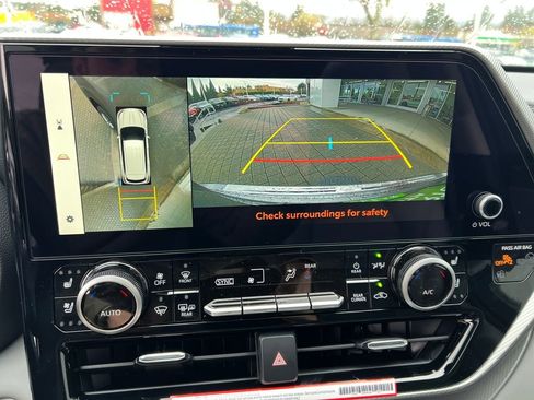 New 2026 Toyota Highlander Platinum image 15