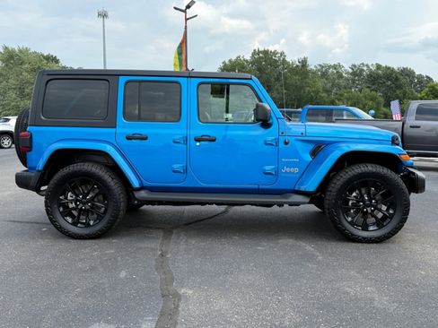 Used 2021 Jeep Wrangler Unlimited Sahara w/ Dual Top Group image 9