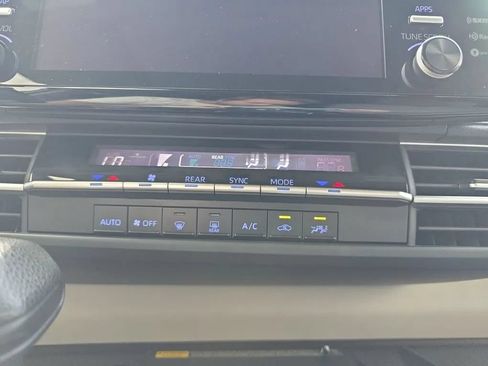 Used 2021 Toyota Sienna LE w/ LE Plus Package FWD image 31