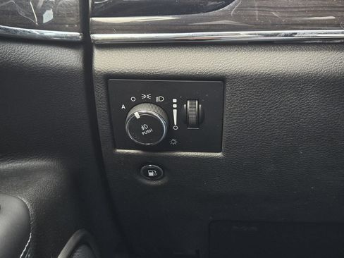 Used 2019 Jeep Grand Cherokee Overland AWD/4WD image 27