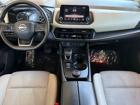 Used 2025 Nissan Rogue SV AWD/4WD image 13