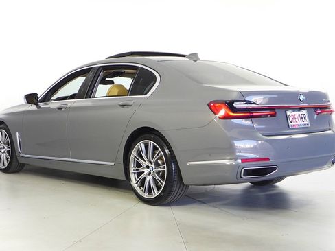 Used 2021 BMW 740i 740i w/ Premium Package image 9