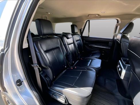 Used 2023 Ford Expedition XLT RWD image 18