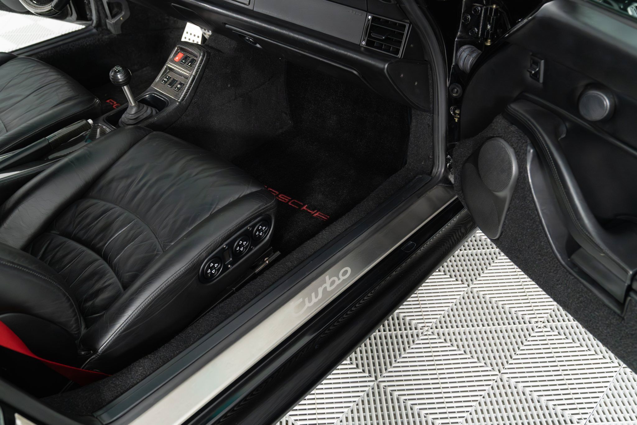 Used 1996 Porsche 911 Turbo RWD image 32
