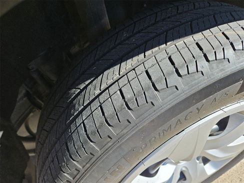 Used 2024 Toyota RAV4 LE image 30