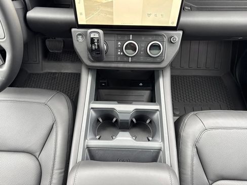 New 2026 Land Rover Defender 110 X-Dynamic SE AWD/4WD image 23