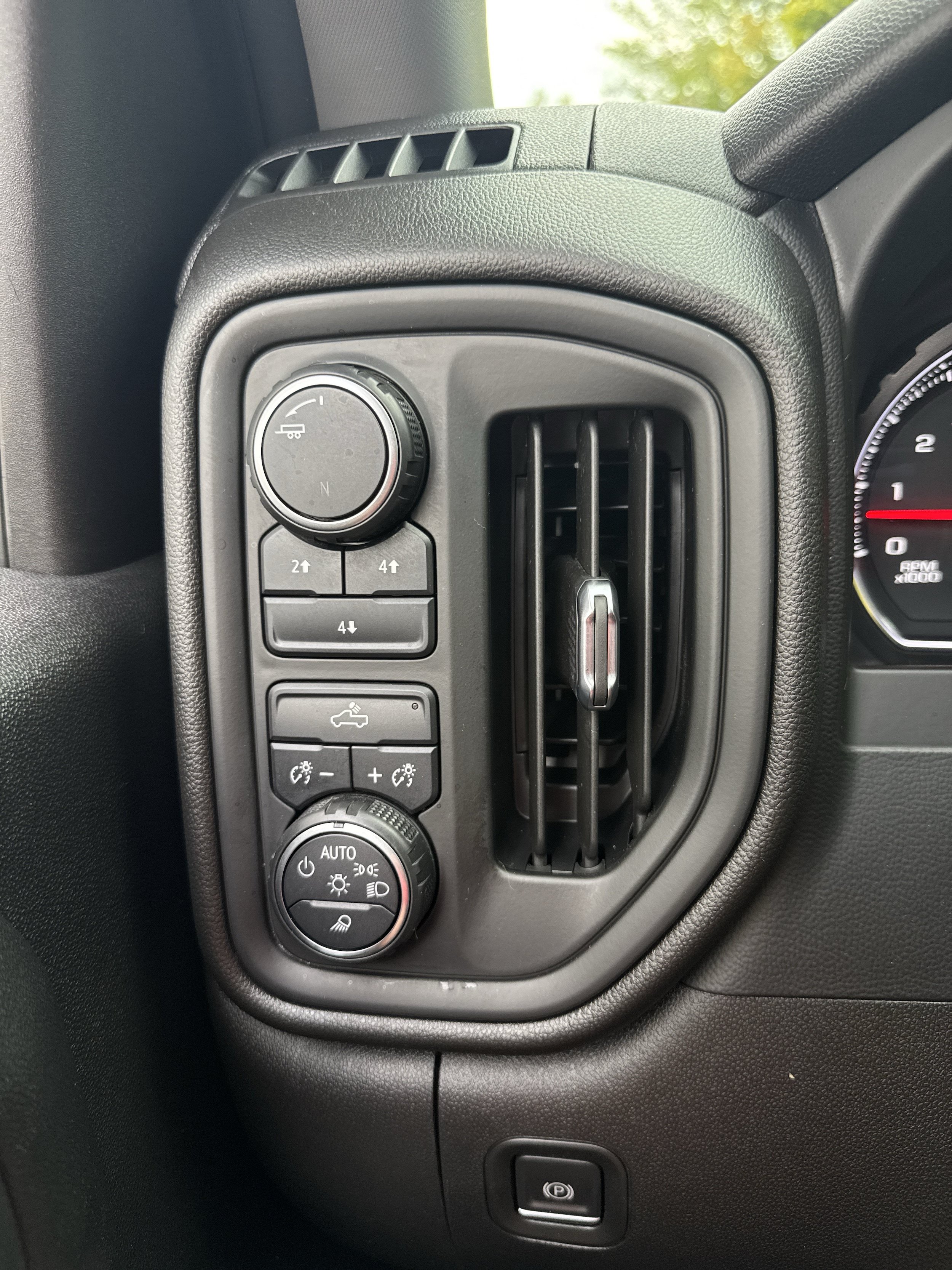 Used 2021 Chevrolet Silverado 2500 Custom w/ Custom Value Package AWD/4WD image 23