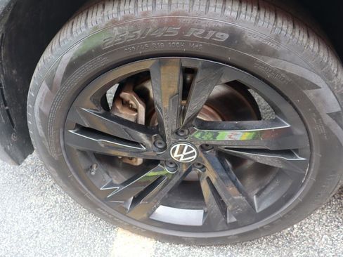 Used 2023 Volkswagen Tiguan SE R-Line image 25