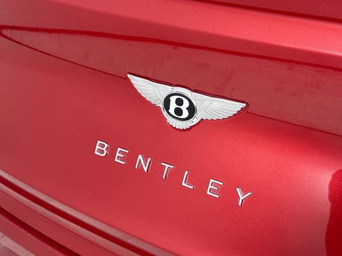 Used 2022 Bentley Bentayga image 40