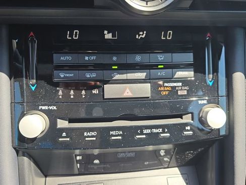 Used 2025 Lexus IS 500 image 23