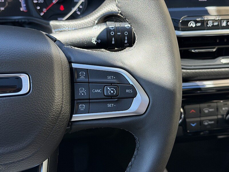Used 2025 Jeep Compass Limited w/ Sun & Sound Group AWD/4WD image 16