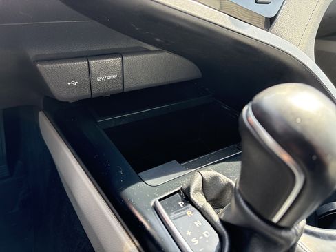 Used 2020 Toyota Camry SE image 29